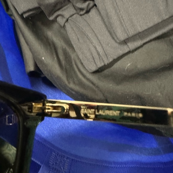 Classic black and gold Saint Laurant sunglasses - Picture 3 of 4